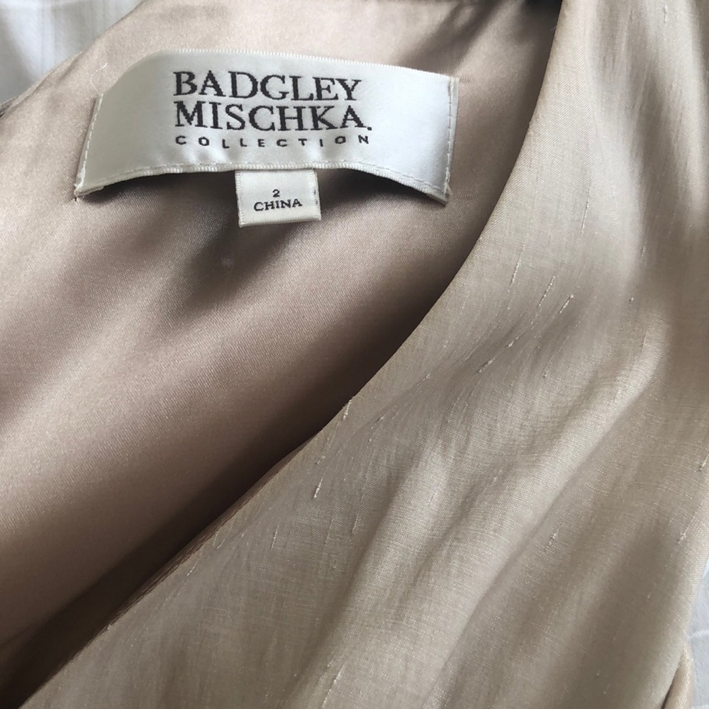 22 pieces. Nice stuff. More than pictured.